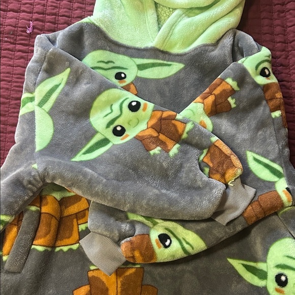 Disney Star Wars Grogu The Mandalorian Hoodie Blanket Oversized Kids One Size - Picture 2 of 6